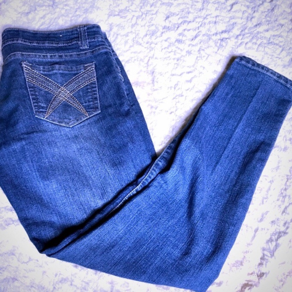 🌺 3/$20 SALE! Shady Lady Skinny Jeans Size 11